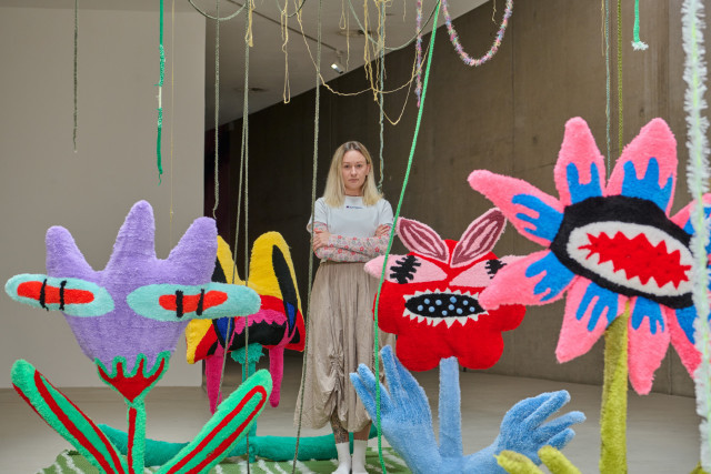 Foto: (c) Ivo Faber/Viki Berg im KIT in ihrer Arbeit „Monster Garden“, 2024